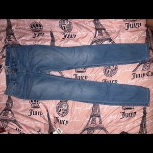 Nice fitting skinny jeans for a small girl
Medium washed soft jean leggings